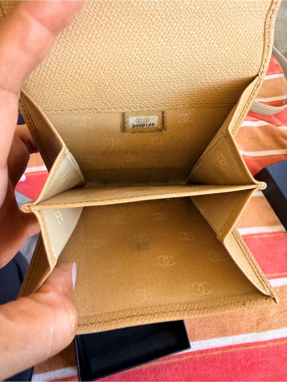Chanel Beige Compact Wallet Complete Inclusion๐๐๐ - Picture 9 of 10